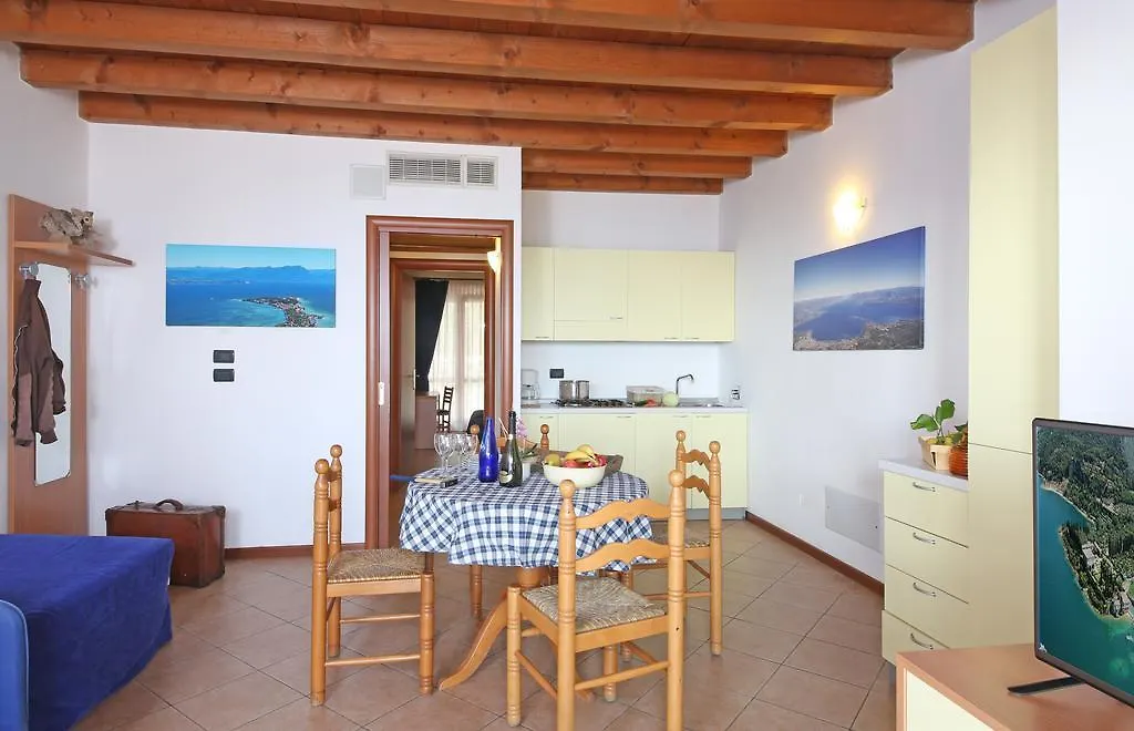 Residence Borgo Dei Limoni Gargnano 3*,