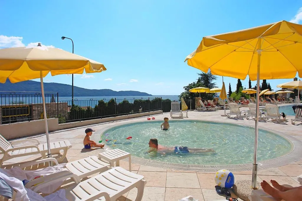 *** Aparthotel Residence Borgo Dei Limoni Gargnano Italy
