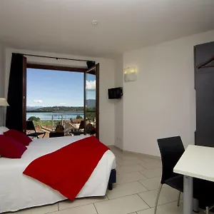Hotel La, Cadrezzate