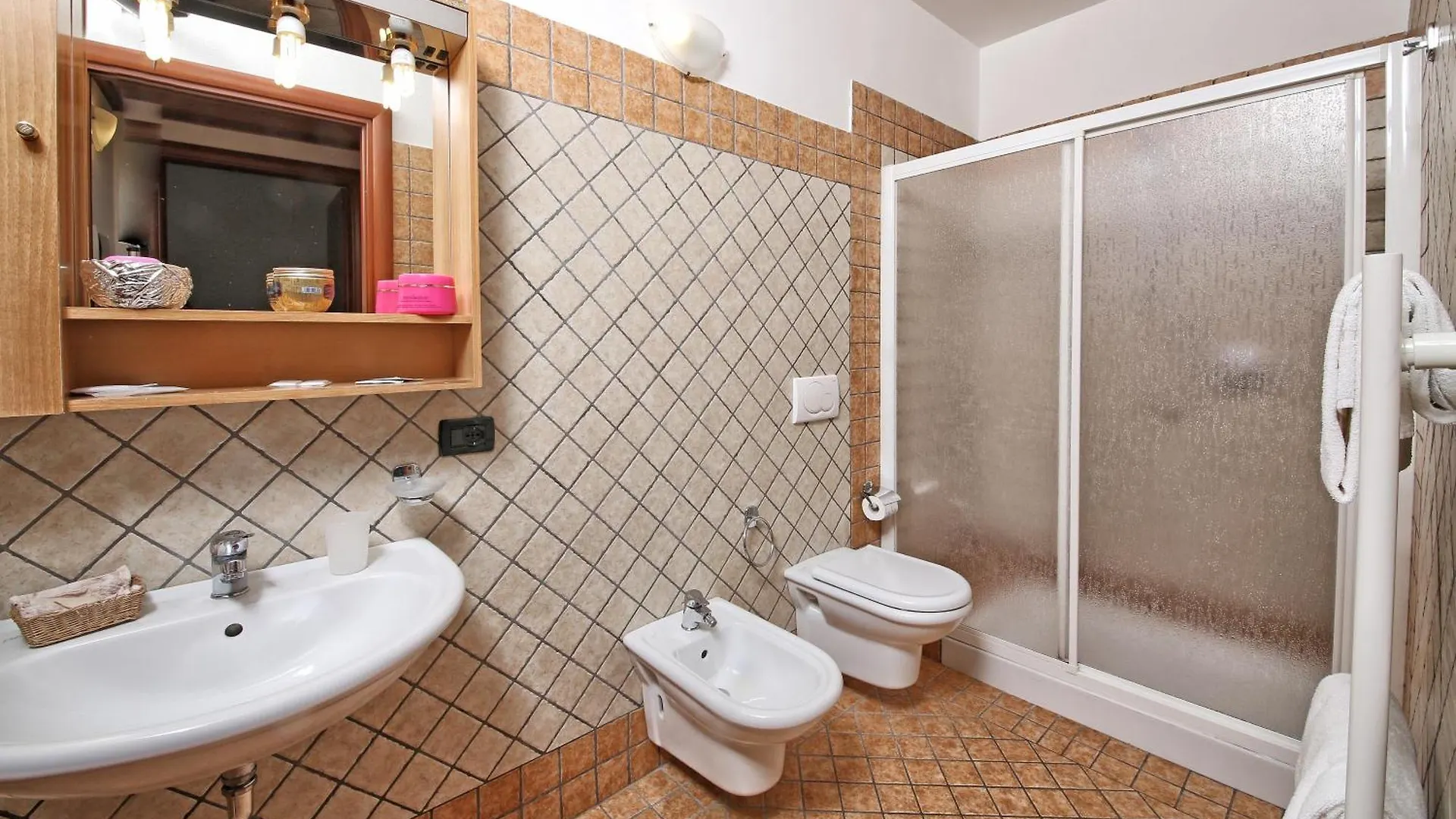 Lejlighedshotel Residence Borgo Dei Limoni - Appartamenti Con Garage Gargnano