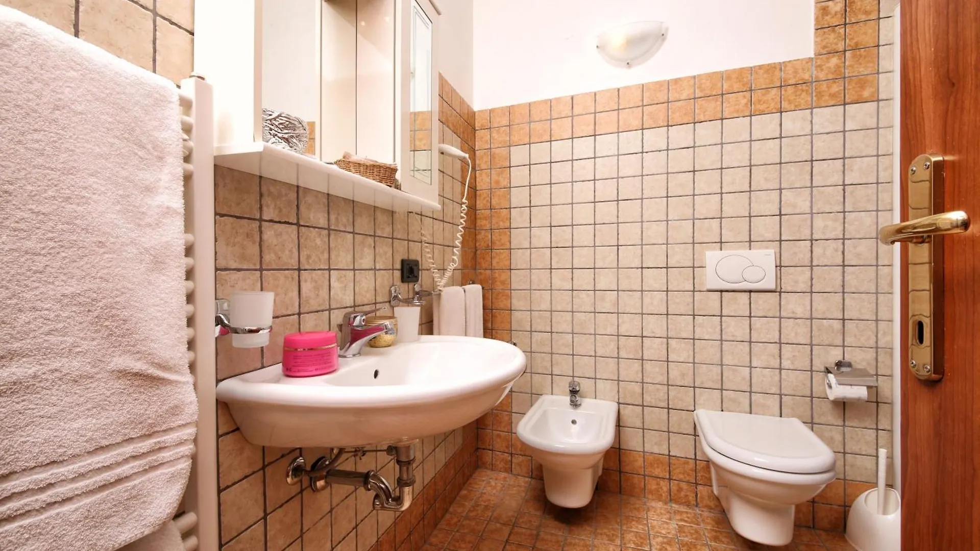 Residence Borgo Dei Limoni - Appartamenti Con Garage Gargnano